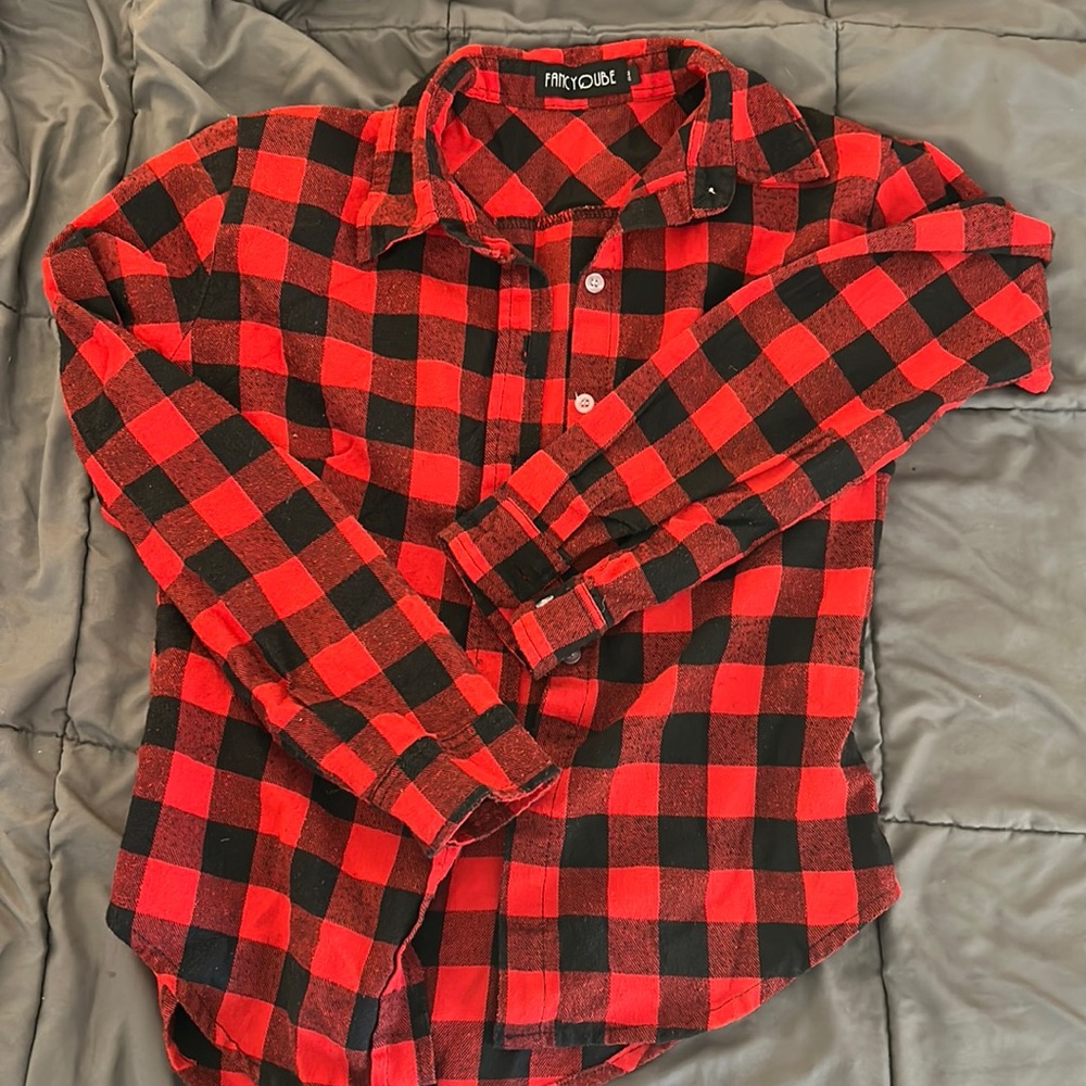 BLACK AND RED PLAID BUTTON DOWN SHIRT